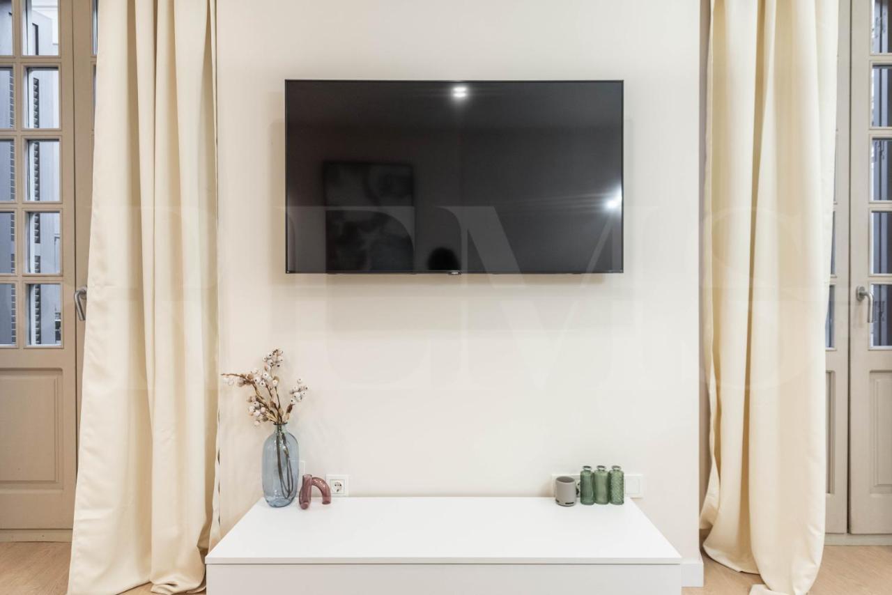 Apartament Sophisticated With Balcony & Views By Rems
