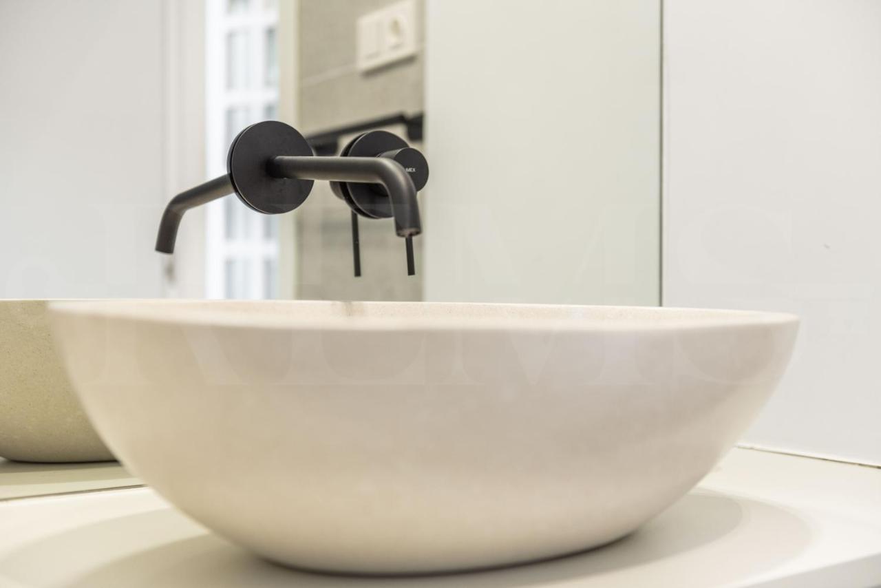 Sophisticated With Balcony & Views By Rems * Màlaga